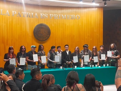 MÄGO DE OZ recibió un reconocimiento del congreso mexicano